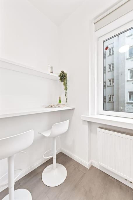 Cozy Apartment In Quiet Location, Fast Train Station 100M Away, Contactless Check-In ウィーン エクステリア 写真