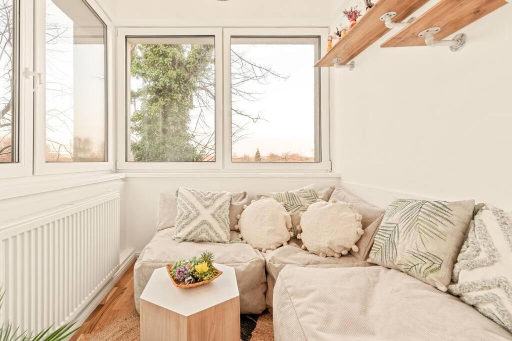 Cozy Apartment In Quiet Location, Fast Train Station 100M Away, Contactless Check-In ウィーン エクステリア 写真