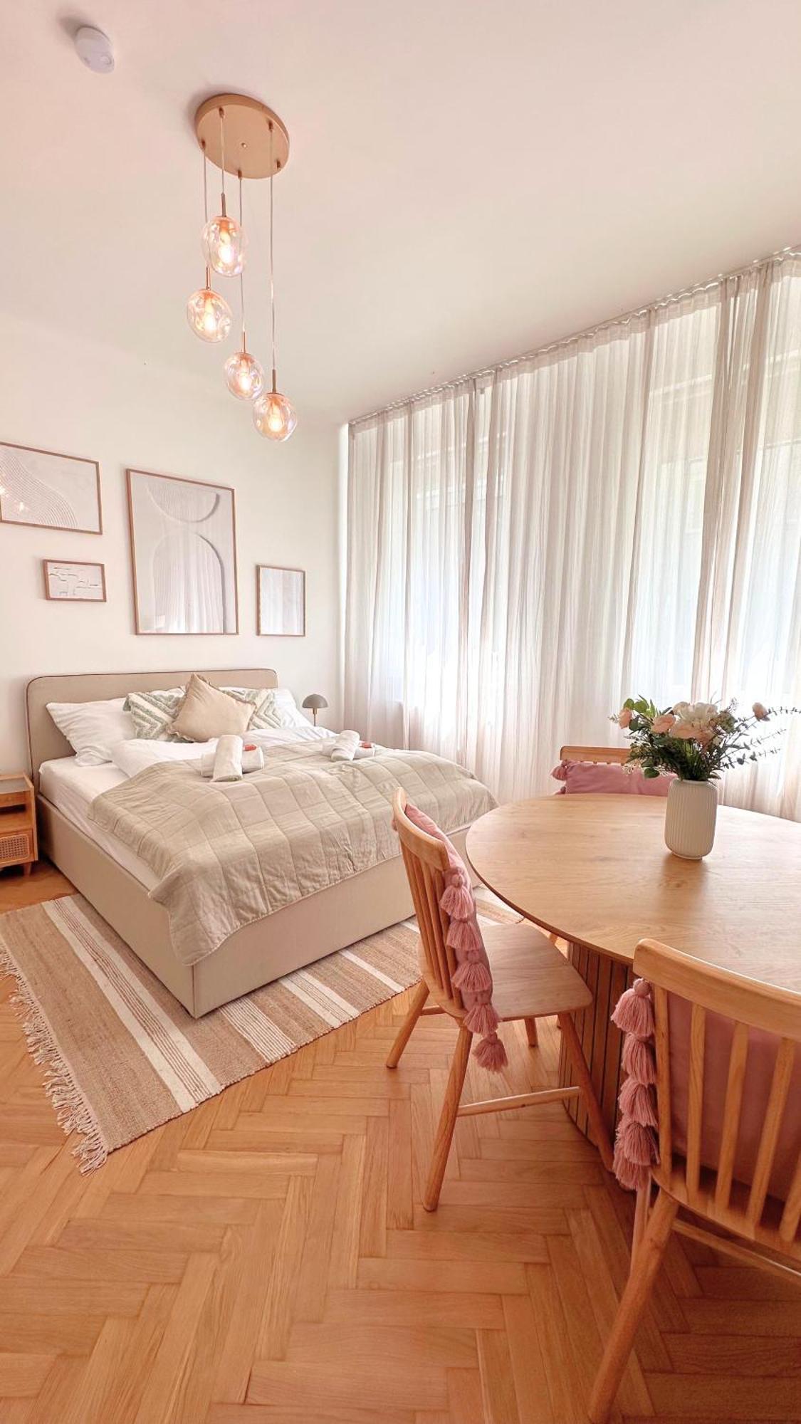 Cozy Apartment In Quiet Location, Fast Train Station 100M Away, Contactless Check-In ウィーン エクステリア 写真