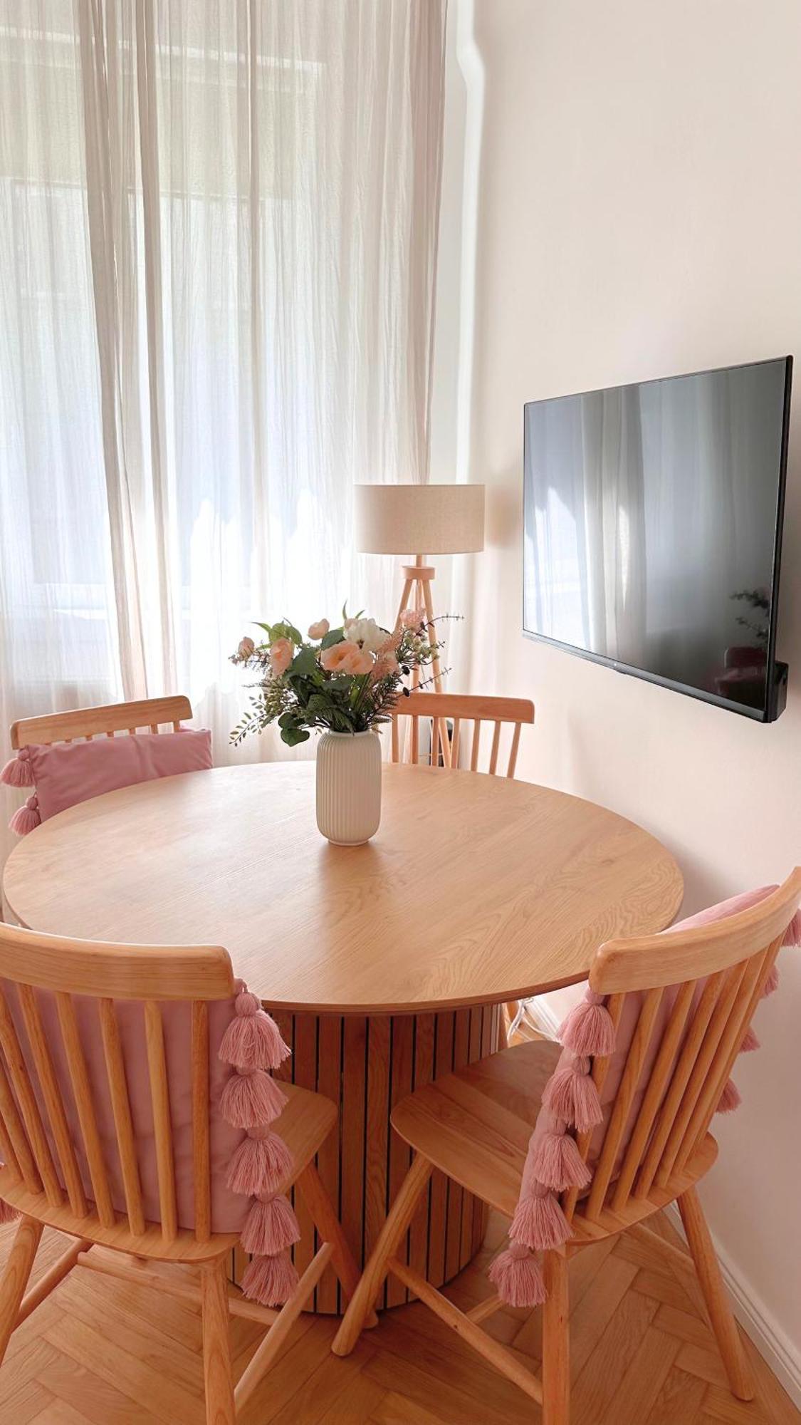 Cozy Apartment In Quiet Location, Fast Train Station 100M Away, Contactless Check-In ウィーン エクステリア 写真