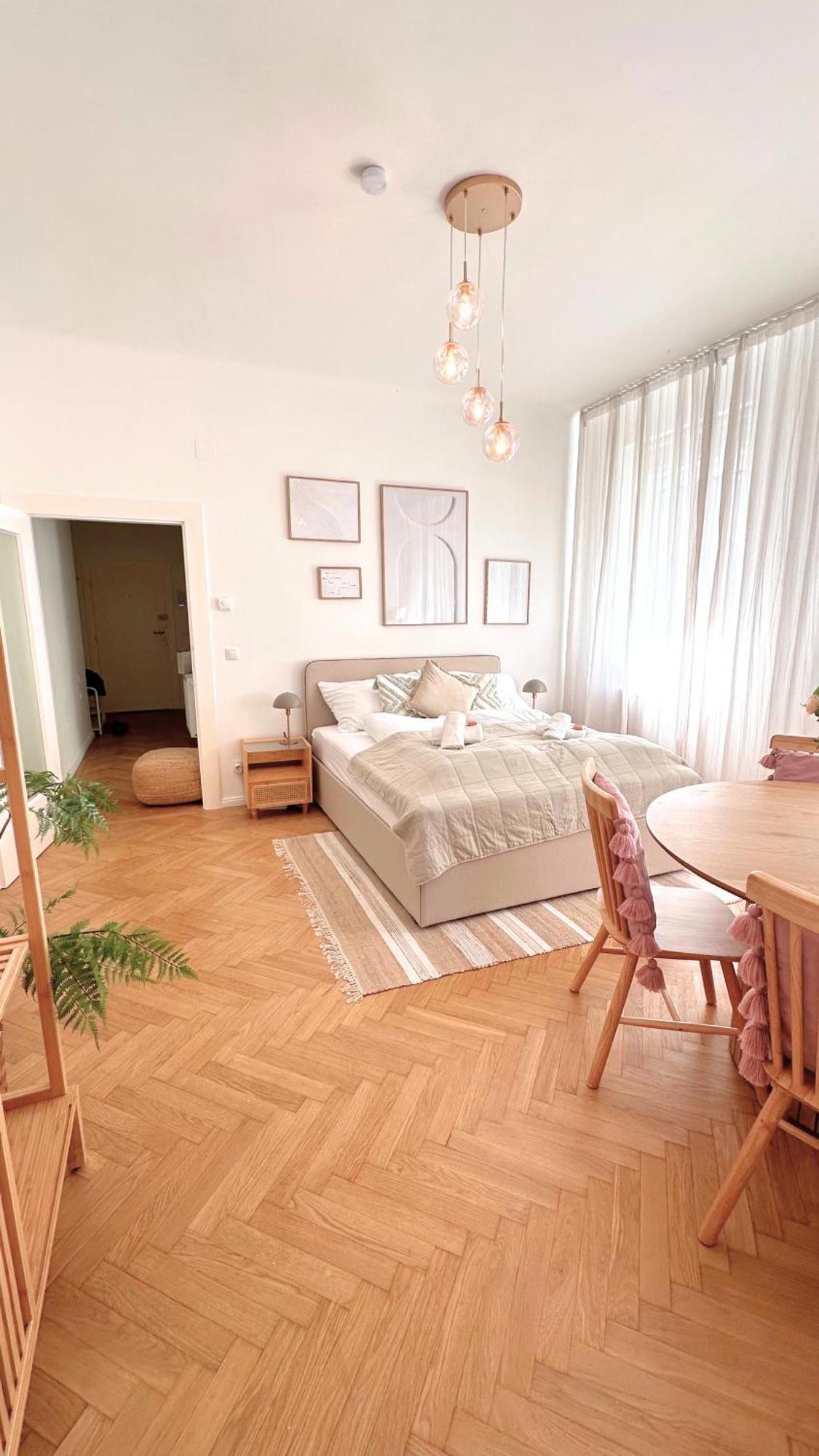 Cozy Apartment In Quiet Location, Fast Train Station 100M Away, Contactless Check-In ウィーン エクステリア 写真